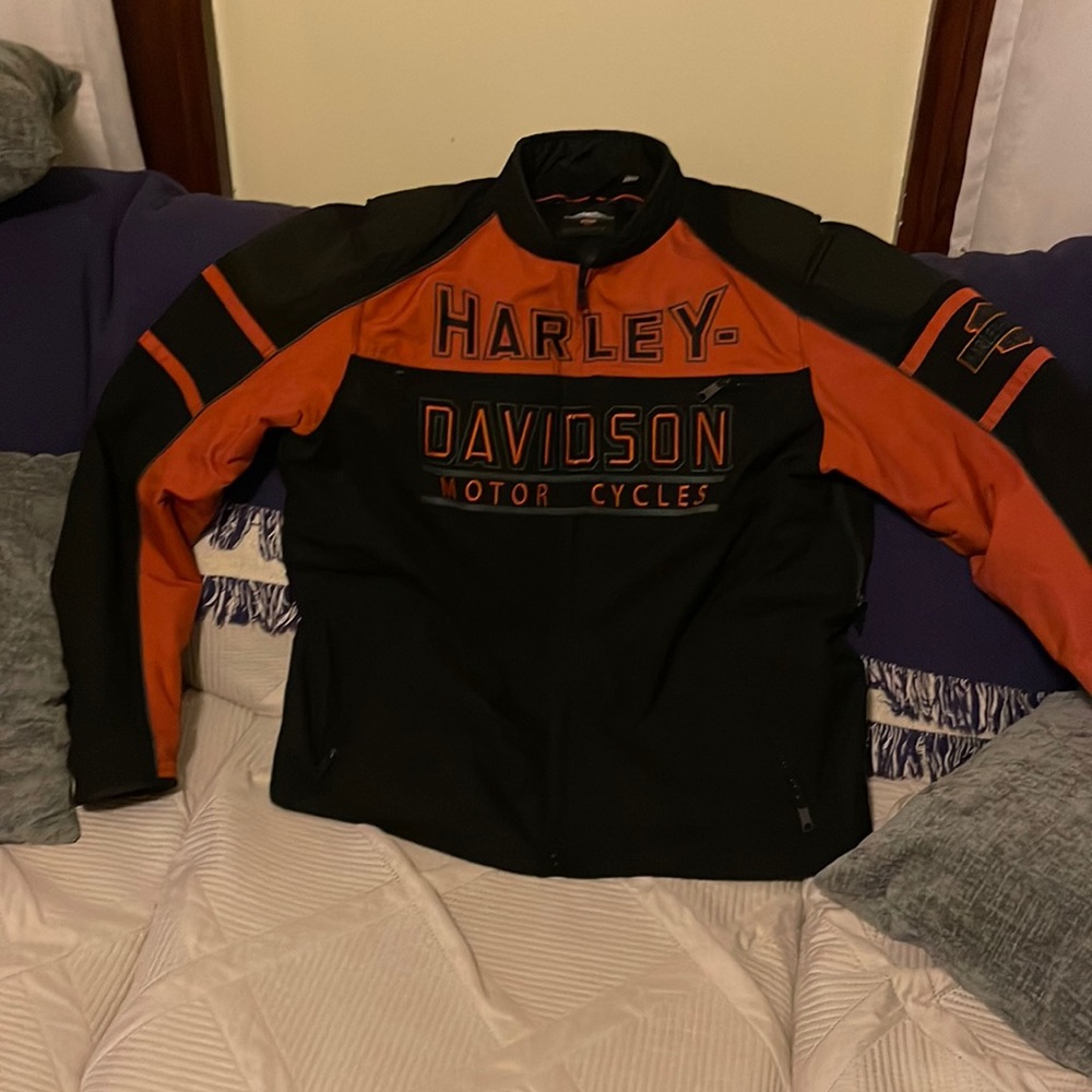 Brand new Harley Davidson 2XL riding jacket. No smoke no pets.